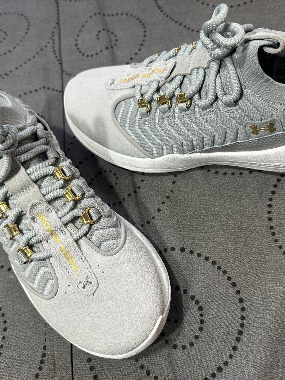 UNDER ARMOUR HARPER TURF L. GRAY GOLD & WHITE SHOES SIZE 7.5 MEN NEW NO BOX